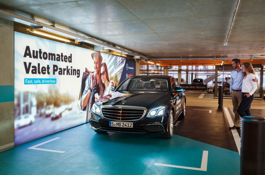 Daimler and Bosch gain approval for fully automated driverless parking function in Mercedes-Benz Museum 992028