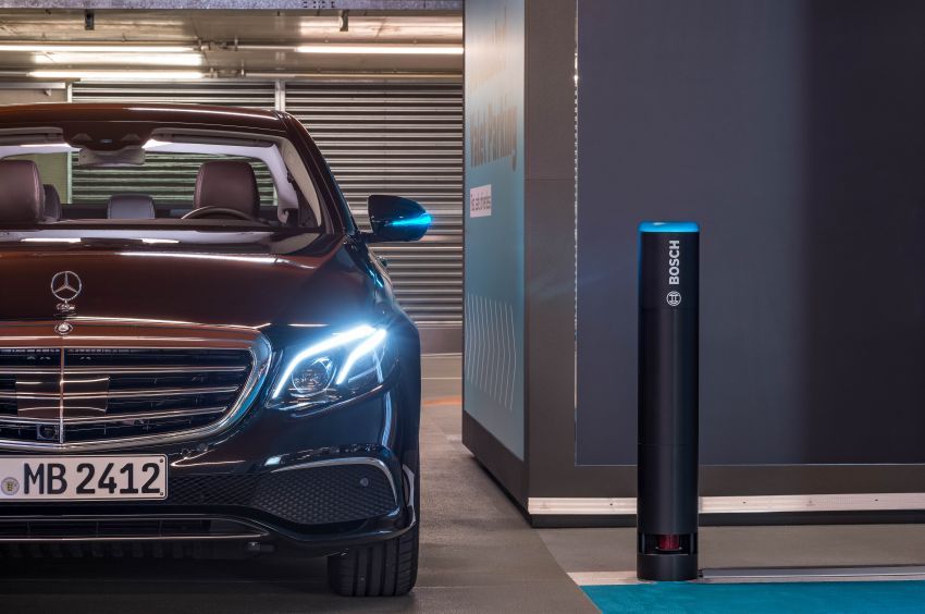 Daimler and Bosch gain approval for fully automated driverless parking function in Mercedes-Benz Museum 992029