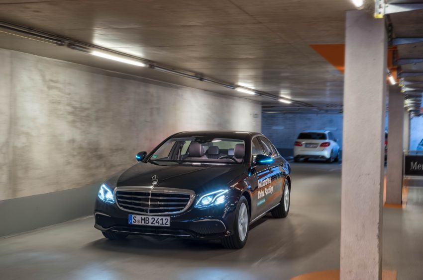 Daimler and Bosch gain approval for fully automated driverless parking function in Mercedes-Benz Museum 992013