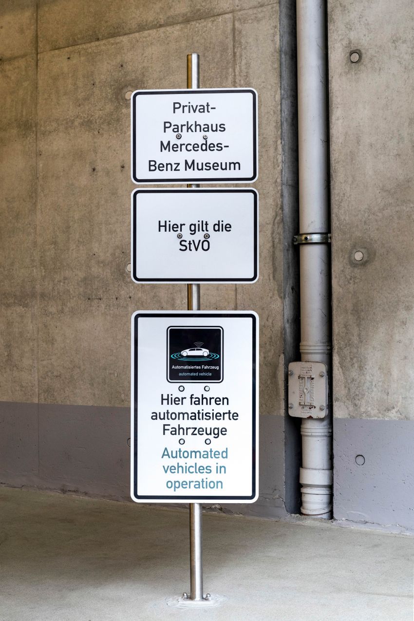 Daimler and Bosch gain approval for fully automated driverless parking function in Mercedes-Benz Museum 992018