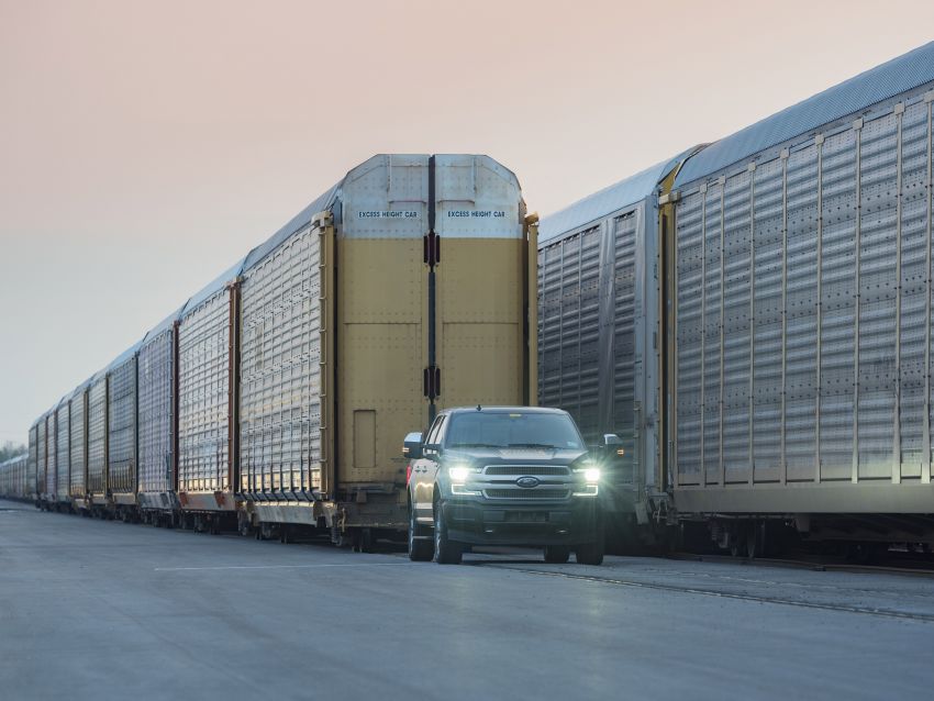Ford F-150 electric prototype tows train, 42 trucks 991819