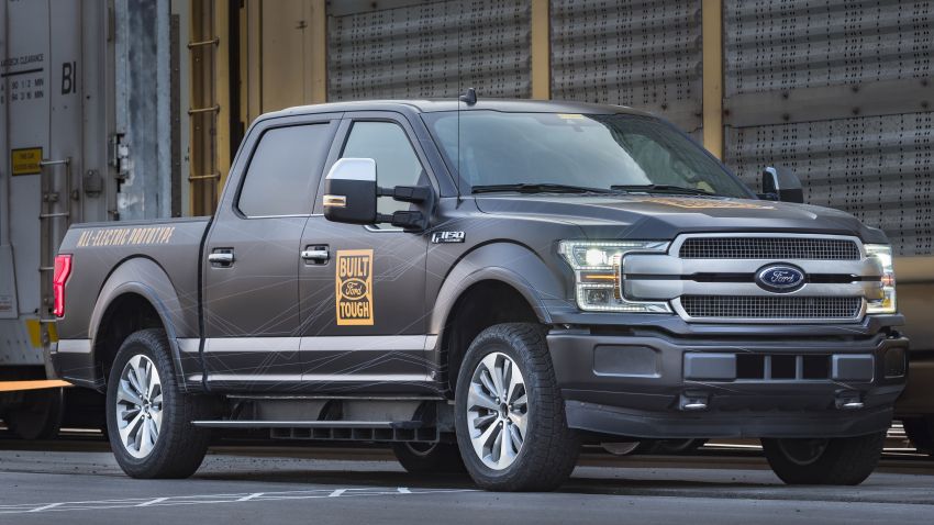 Ford F-150 electric prototype tows train, 42 trucks 991822