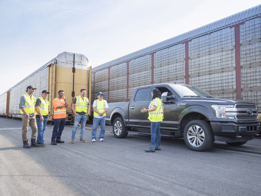 Ford F-150 electric prototype tows train, 42 trucks 991833