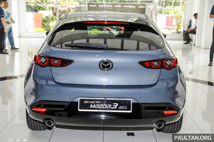 Mazda 3 2019 tiba di bilik pameran Malaysia – 1.5L Sedan dan 2.0L hatchback High Plus, bermula RM140k Image #982273