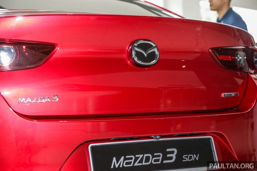 Mazda 3 2019 tiba di bilik pameran Malaysia – 1.5L Sedan dan 2.0L hatchback High Plus, bermula RM140k Image #982233