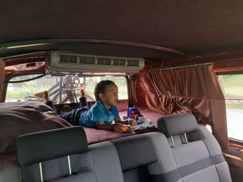 Nissan Urvan 1982 <em>campervan</em> – kembara keluarga, angkut 500 kg beras lalu Titiwangsa; semua bisa diatur 985882