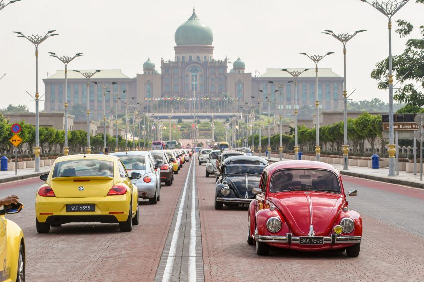 Volkswagen Beetle, An Iconic Gathering – farewell party to an automotive icon sees 405 Beetles gathered 985486