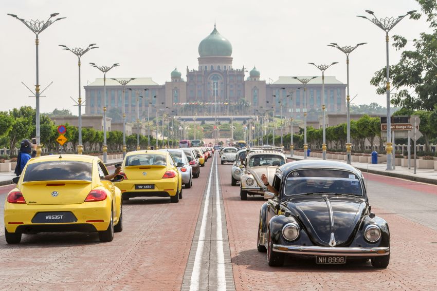 Volkswagen Beetle, An Iconic Gathering – farewell party to an automotive icon sees 405 Beetles gathered 985487
