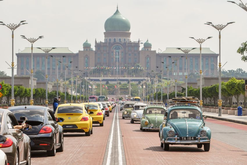 Volkswagen Beetle, An Iconic Gathering – farewell party to an automotive icon sees 405 Beetles gathered 985488