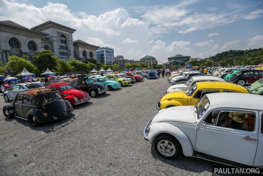 Volkswagen Beetle, An Iconic Gathering – farewell party to an automotive icon sees 405 Beetles gathered 985378