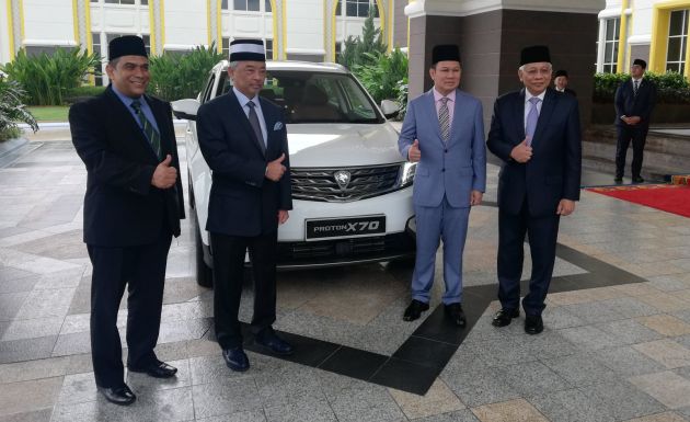 Proton hadiahkan SUV X70 kepada YDP Agong Al-Sultan Abdullah Ri’ayatuddin Al-Mustafa Billah Shah