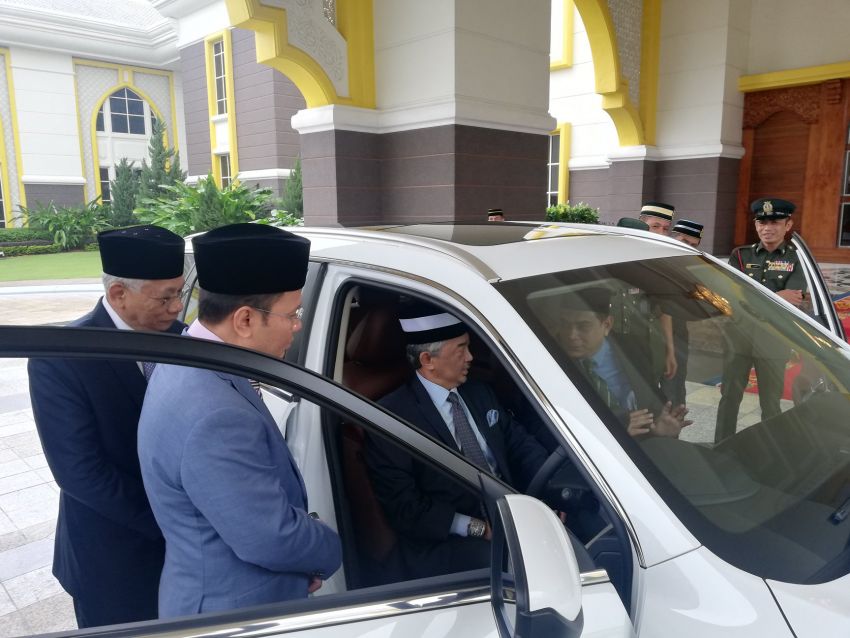 Proton hadiahkan SUV X70 kepada YDP Agong Al-Sultan Abdullah Ri’ayatuddin Al-Mustafa Billah Shah 988226