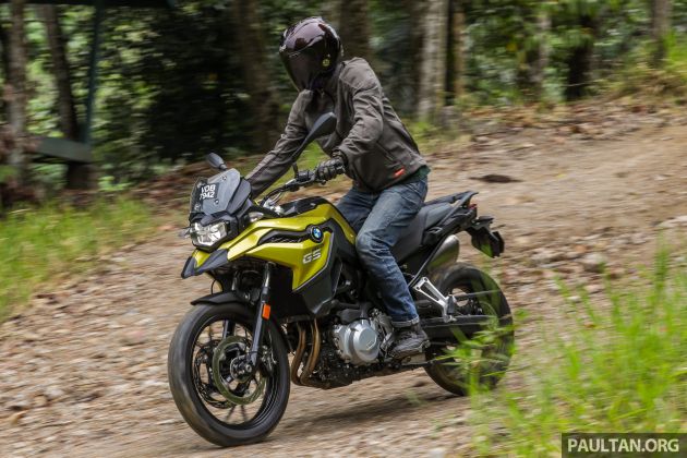 TUNGGANG UJI: BMW F750 GS – varian paling asas masih sesuai untuk ramai, boleh redah offroad ringan