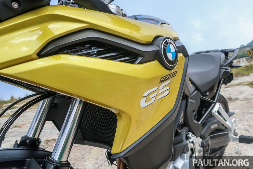 TUNGGANG UJI: BMW F750 GS – varian paling asas masih sesuai untuk ramai, boleh redah offroad ringan 997303