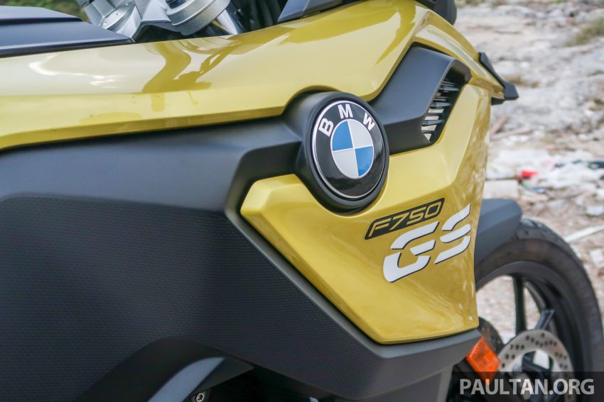 TUNGGANG UJI: BMW F750 GS – varian paling asas masih sesuai untuk ramai, boleh redah offroad ringan 997302