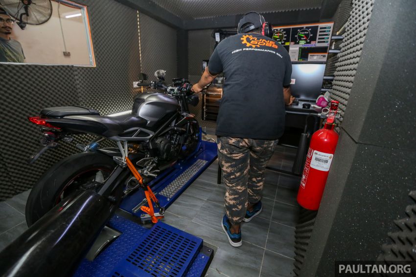 VIDEO: RON100 versus RON95 in Malaysia – can Petron Blaze100 fuel provide more hp and torque? 1009358
