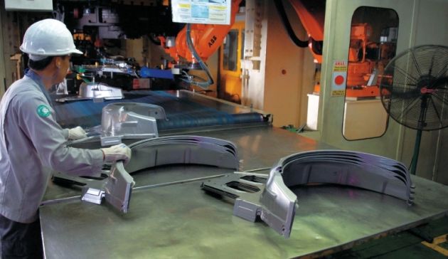 Industri automotif perlu juga fokus untuk pembuatan dan eksport alat ganti serta komponen – MITI