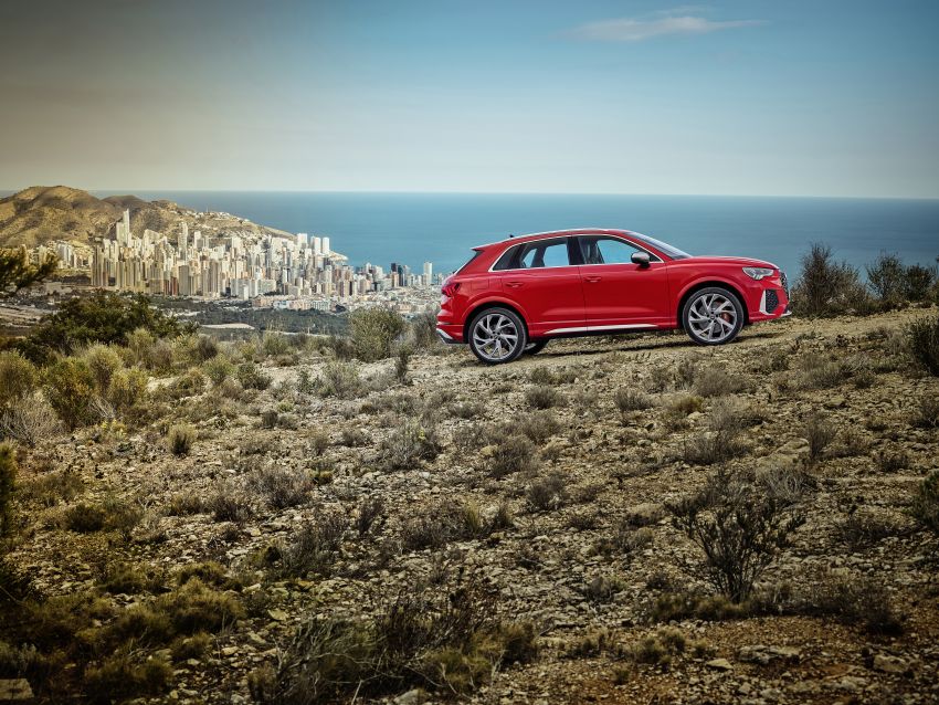 2020 Audi RS Q3: standard and Sportback with 400 hp 1021127