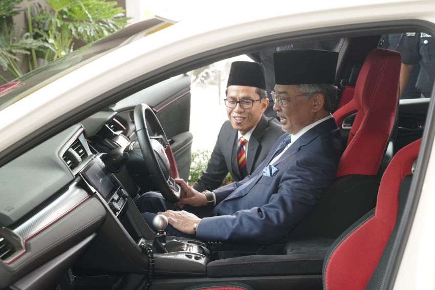 Honda Civic Type R sah kereta pengiring YDPA, hadiah dari Honda Malaysia sempena keputeraan baginda 1014281