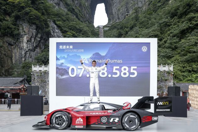 Volkswagen ID.R does Tianmen hillclimb in 7m 38.585s