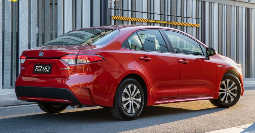 Toyota Corolla sedan tiba di Australia – 1.8L Hybrid dan 2.0L NA pilihan manual & auto, bermula RM66k 1052902