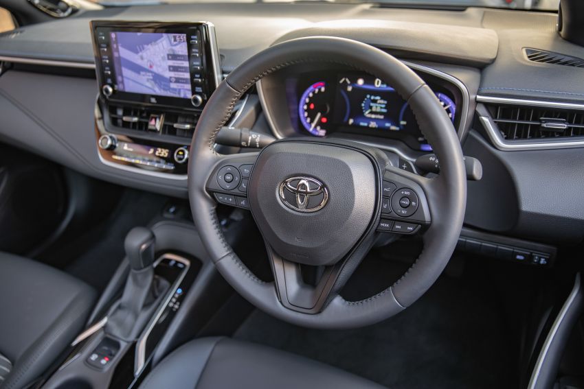 Toyota Corolla sedan tiba di Australia – 1.8L Hybrid dan 2.0L NA pilihan manual & auto, bermula RM66k 1052929
