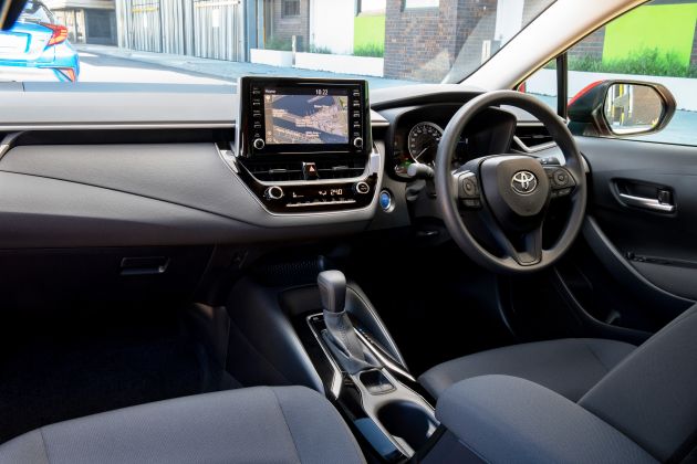 Toyota Corolla sedan tiba di Australia – 1.8L Hybrid dan 2.0L NA pilihan manual & auto, bermula RM66k