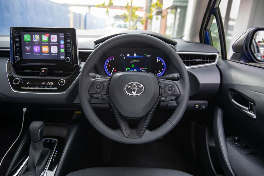 Toyota Corolla sedan tiba di Australia – 1.8L Hybrid dan 2.0L NA pilihan manual & auto, bermula RM66k 1052922