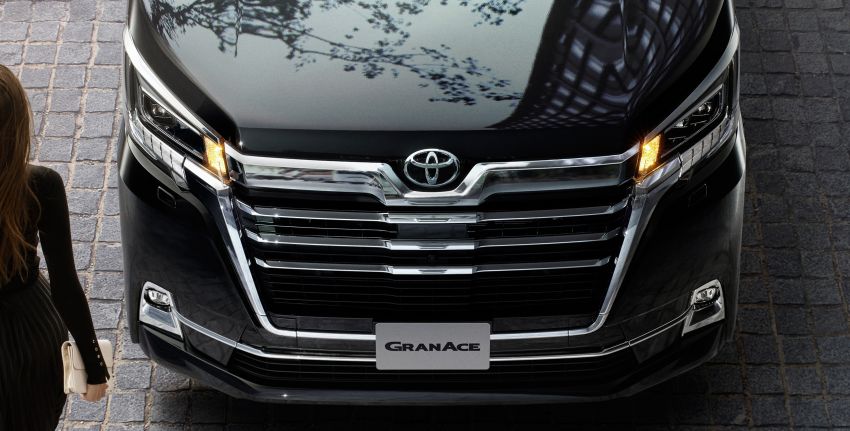 Toyota GranAce mula dijual di Jepun dengan 2 varian 1051163