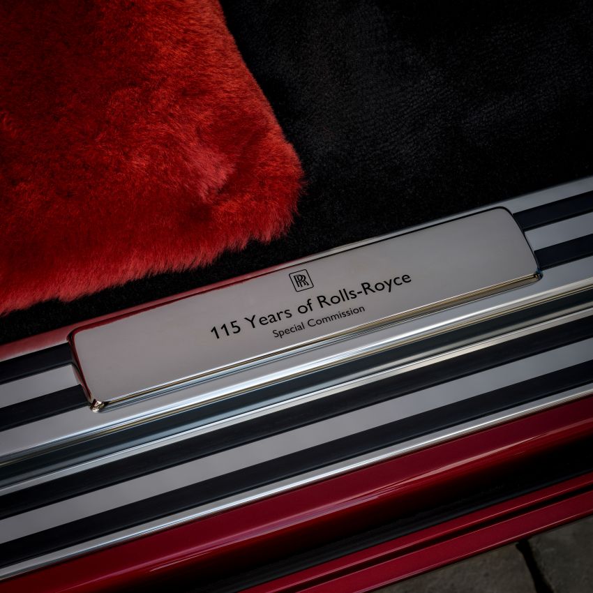 Custom Rolls-Royce RED Phantom made to fight AIDS 1055542