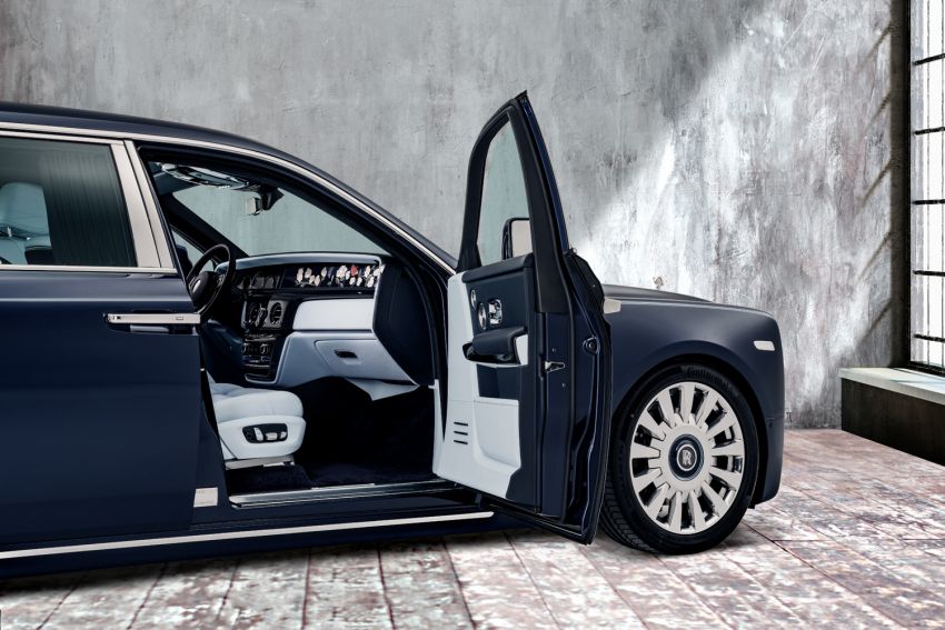 Rolls-Royce Rose Phantom debuts – a million stitches! 1058847