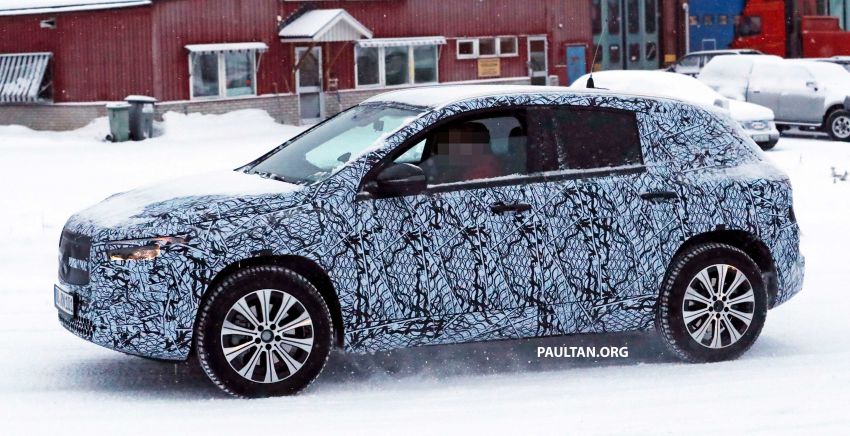 SPYSHOTS: Mercedes-Benz EQA seen on winter test 1059128