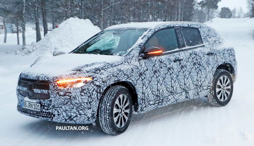 SPYSHOTS: Mercedes-Benz EQA seen on winter test 1059121