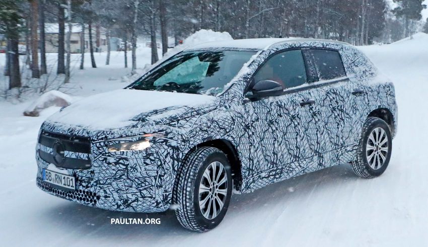 SPYSHOTS: Mercedes-Benz EQA seen on winter test 1059122
