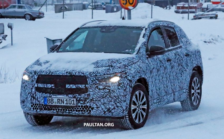 SPYSHOTS: Mercedes-Benz EQA seen on winter test 1059126