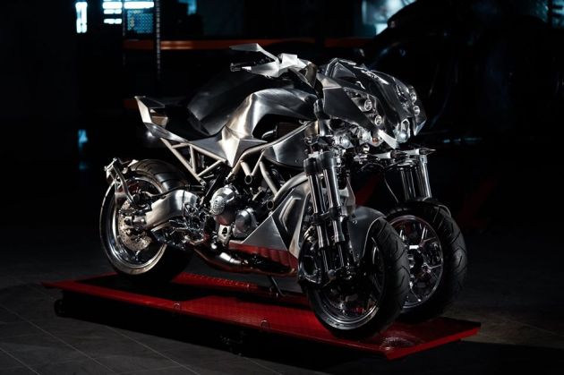 Yamaha Niken dengan semua panel badan aluminium