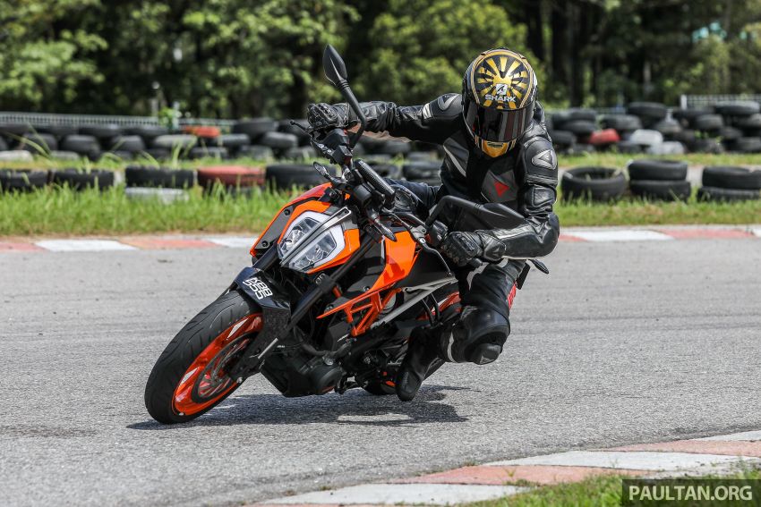 Why riding on the edge in Malaysia is dangerous – take it to the track, public roads are not for racing 1069973