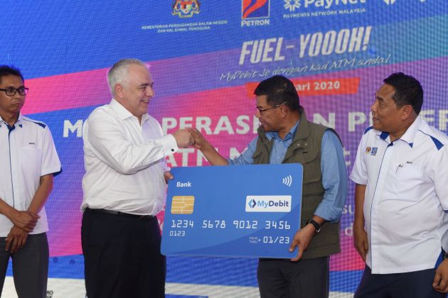 Petron umum tiada lagi caj pra-kebenaran jika bayar guna kad ATM MyDebit bila isi minyak di stesennya