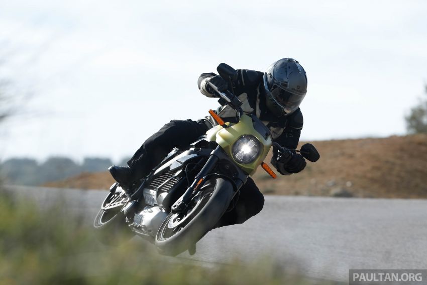 REVIEW: Harley-Davidson LiveWire electric motorcycle first ride – a sharp shock to the senses 1086213