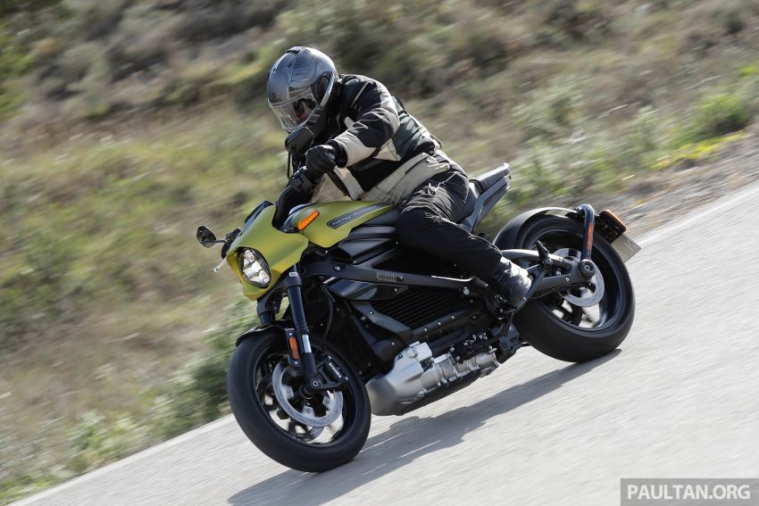 REVIEW: Harley-Davidson LiveWire electric motorcycle first ride – a sharp shock to the senses 1086227