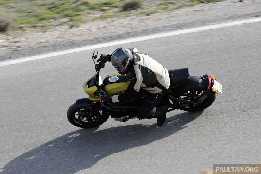 REVIEW: Harley-Davidson LiveWire electric motorcycle first ride – a sharp shock to the senses 1086216