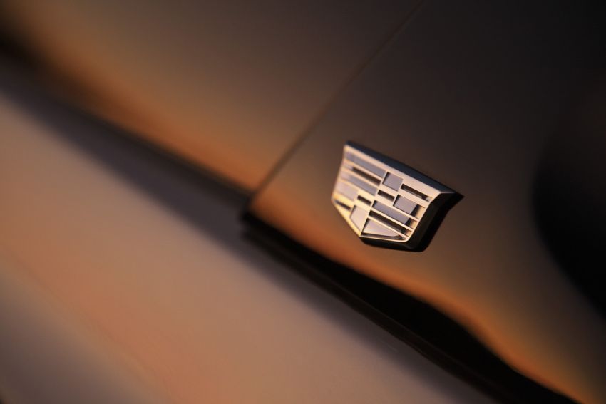 2021 Cadillac Escalade – 6.2L petrol V8, 3.0L diesel; Super Cruise ADAS, 38-inch curved OLED display 1077273