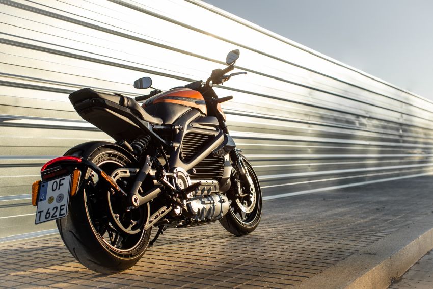 REVIEW: Harley-Davidson LiveWire electric motorcycle first ride – a sharp shock to the senses 1086240