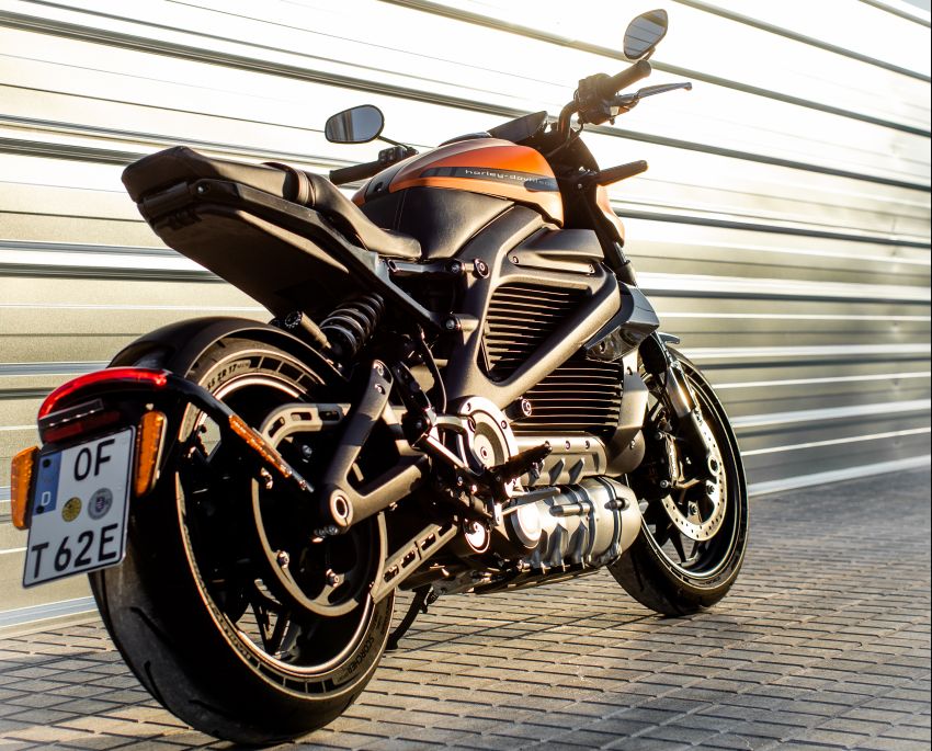 REVIEW: Harley-Davidson LiveWire electric motorcycle first ride – a sharp shock to the senses 1086241