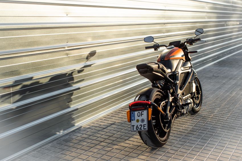 REVIEW: Harley-Davidson LiveWire electric motorcycle first ride – a sharp shock to the senses 1086242