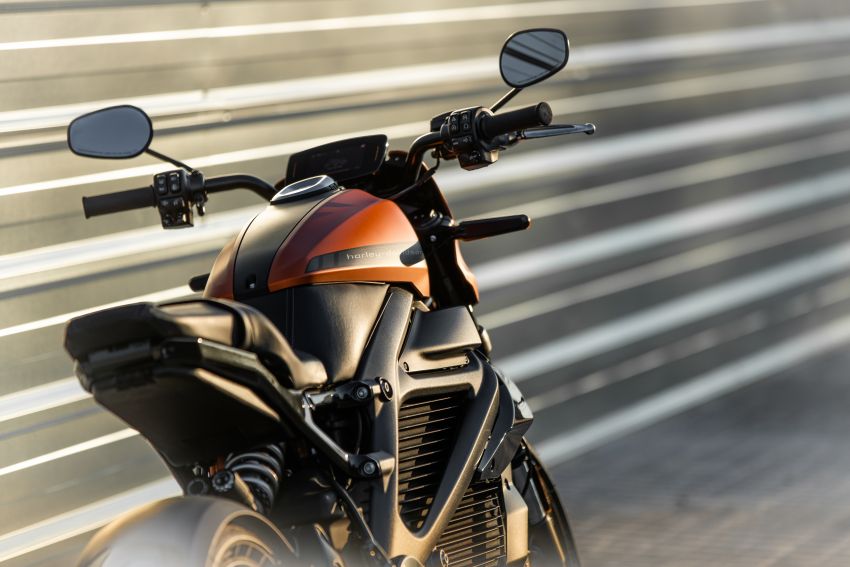REVIEW: Harley-Davidson LiveWire electric motorcycle first ride – a sharp shock to the senses 1086243