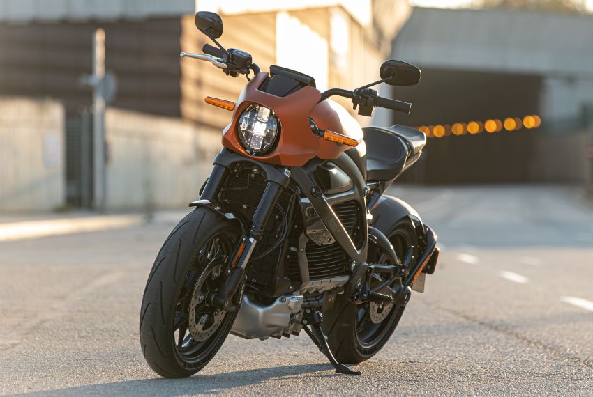 REVIEW: Harley-Davidson LiveWire electric motorcycle first ride – a sharp shock to the senses 1086245