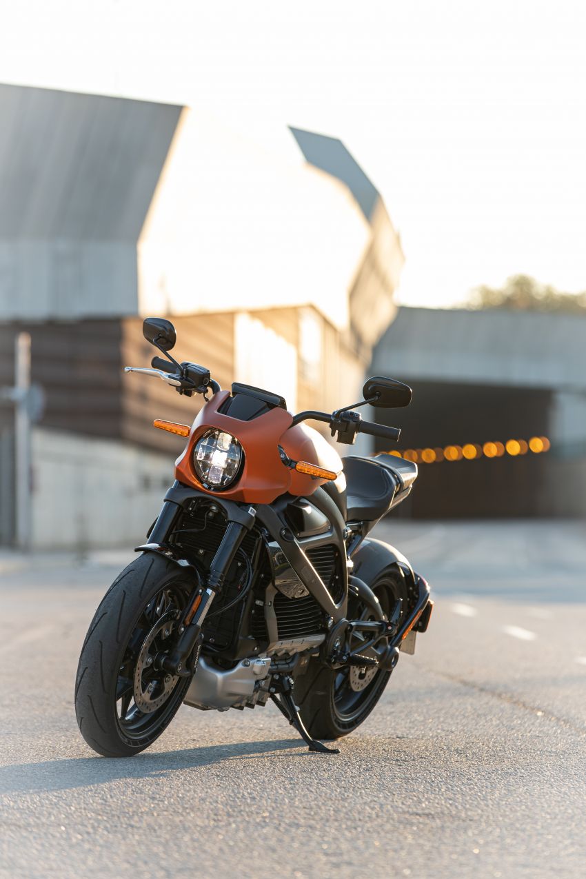 REVIEW: Harley-Davidson LiveWire electric motorcycle first ride – a sharp shock to the senses 1086247