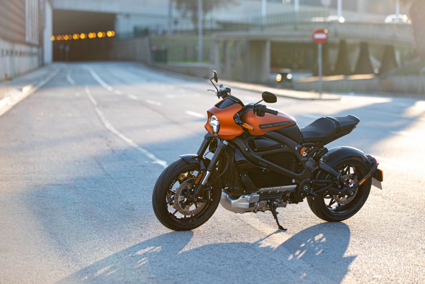 REVIEW: Harley-Davidson LiveWire electric motorcycle first ride – a sharp shock to the senses 1086249