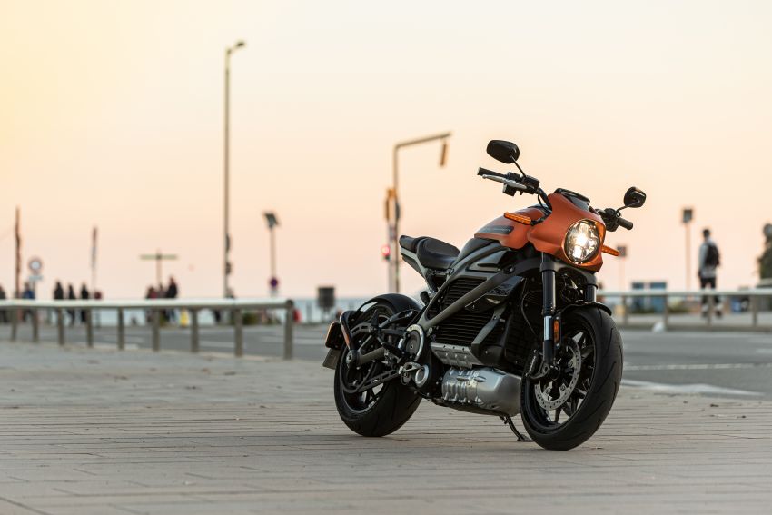 REVIEW: Harley-Davidson LiveWire electric motorcycle first ride – a sharp shock to the senses 1086252